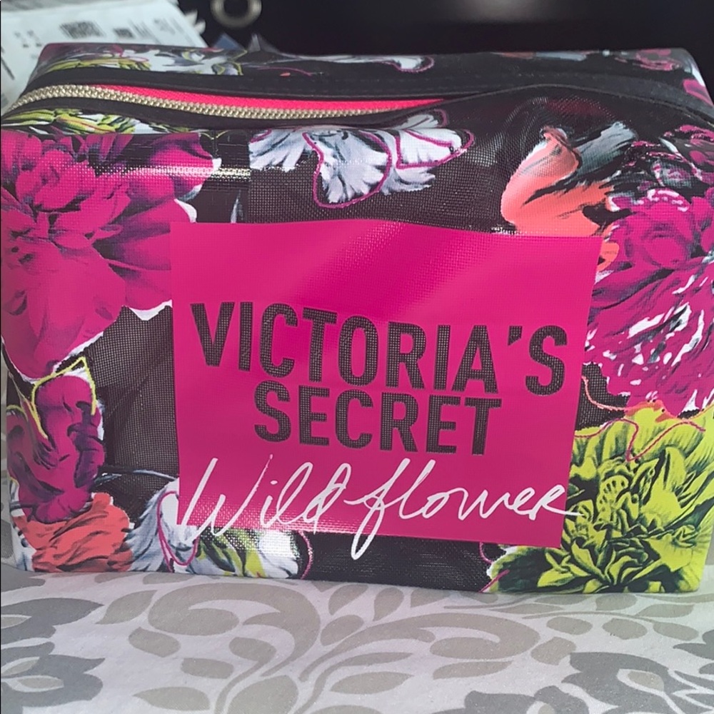 Cosmetics bag VS